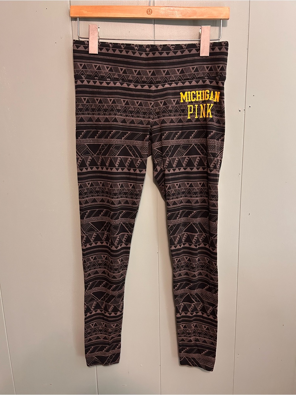 PINK Victoria's Secret Black Patterned Leggings with University of Michigan Logo
